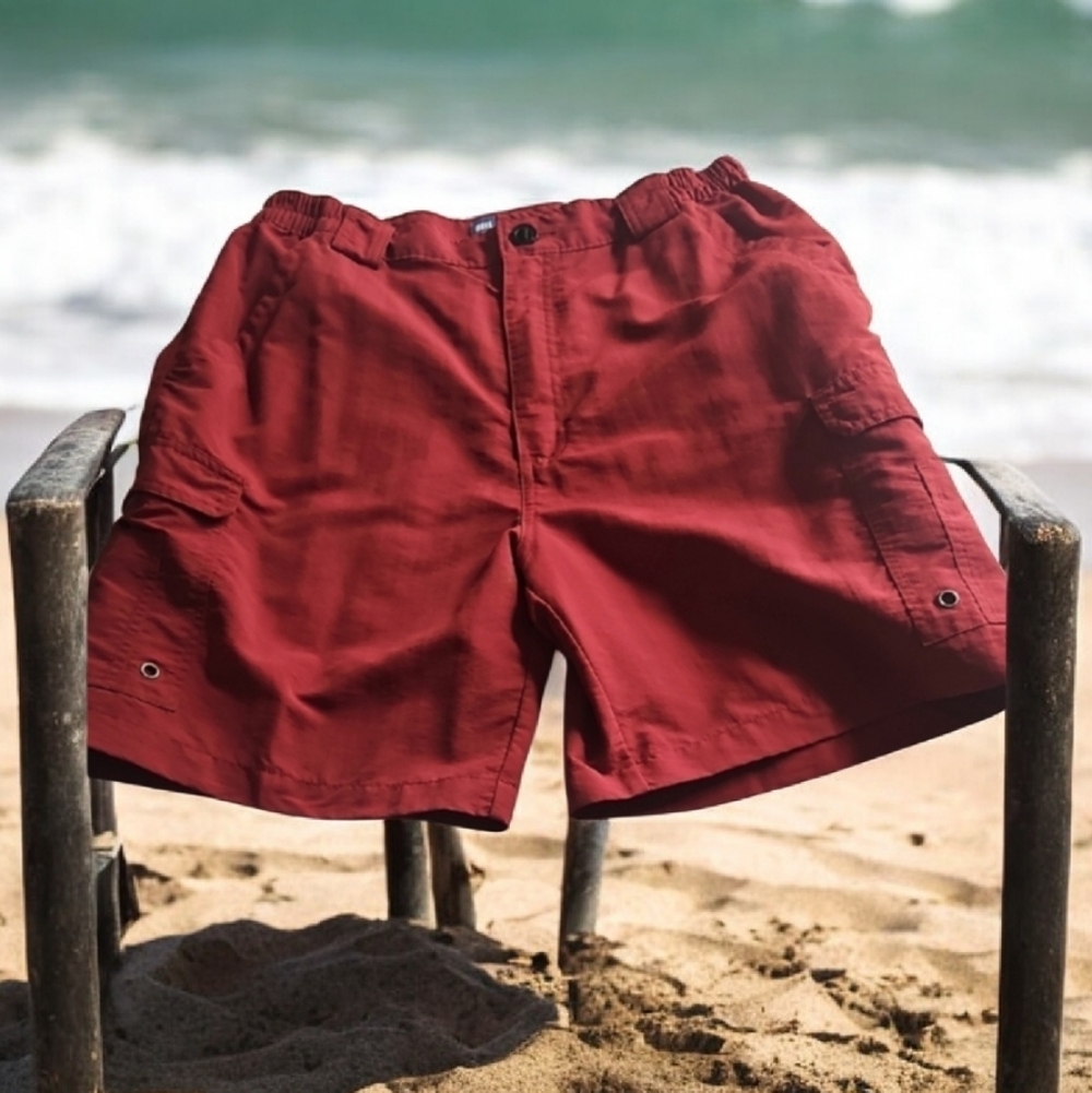 Reel LEGENDS shorts Dark Red Size M lots Of Pockets Great Brand
